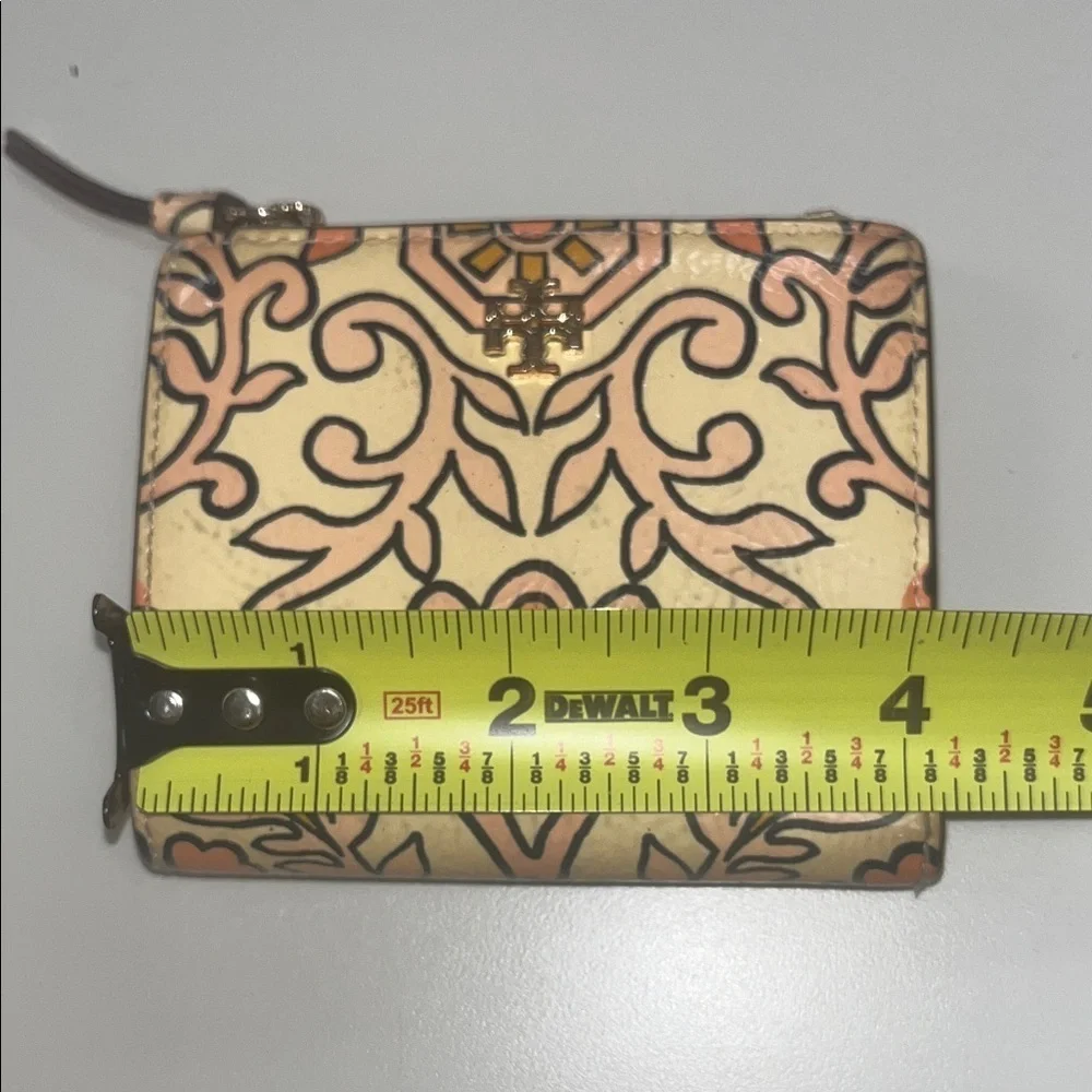 Tory Burch Floral Patterned Wallet in Cream and Peach